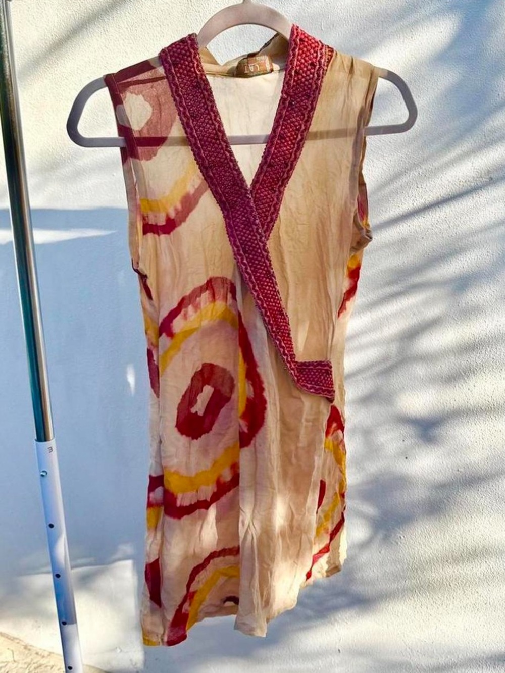 Sleeveless Beige Tie-Dye Mini Dress with Pink Trim